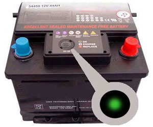 горит зеленая лампочка - аккумулятор полностью заряжен