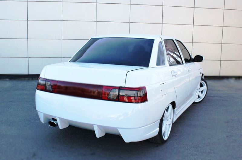 задний аэродинамический бампер