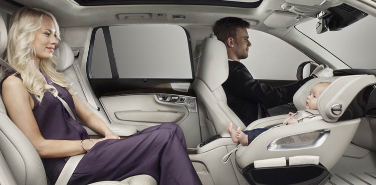 детское автокресло в автомобиле volvo