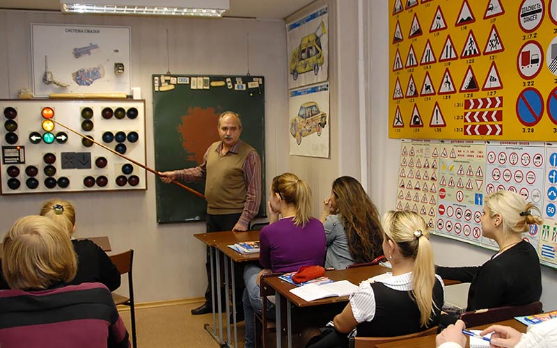 теоретическое занятие в авто школе