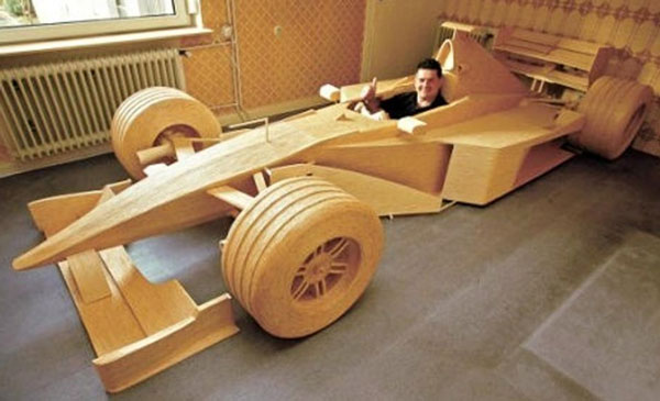 болид Формулы-1 из спичек