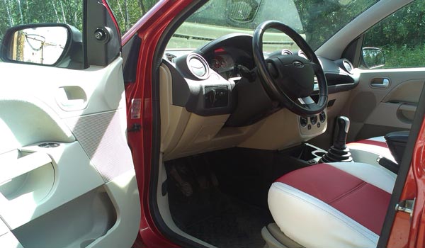 Ford Fiesta со светлым пластиком салона