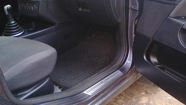 универсальный резиновый коврик для машины