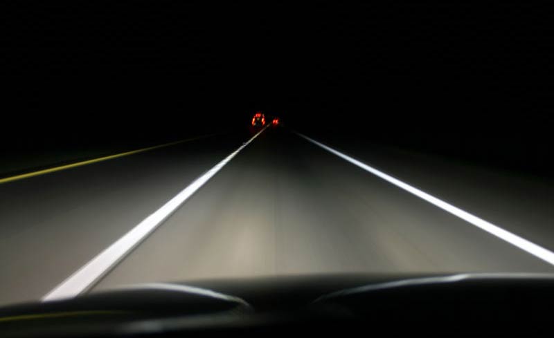 излучаемый свет от настоящего ксенона