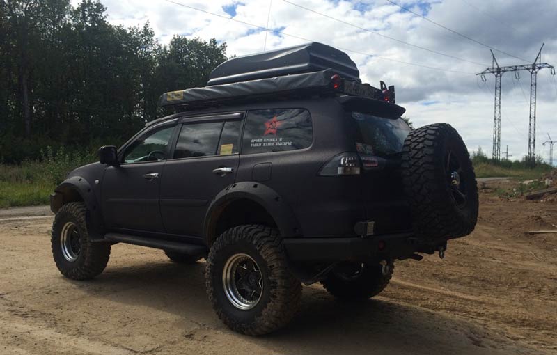 джип с изменной подвеской и боди лифтом джип с изменной подвеской и боди лифтом
