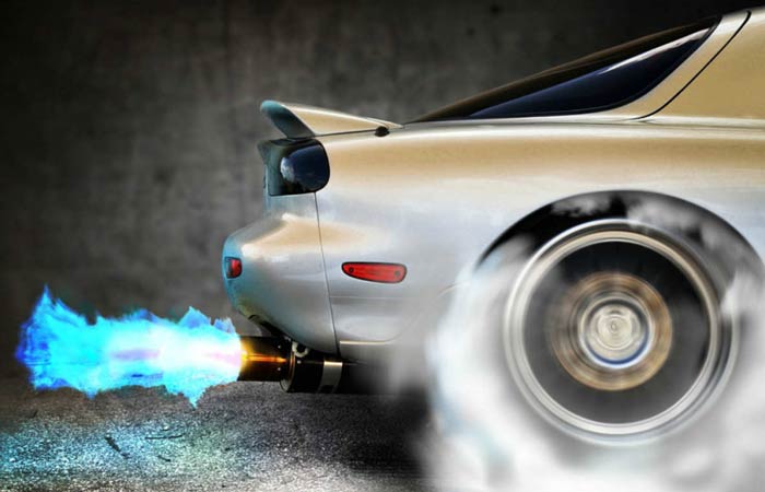 пламя из выхлопной трубы