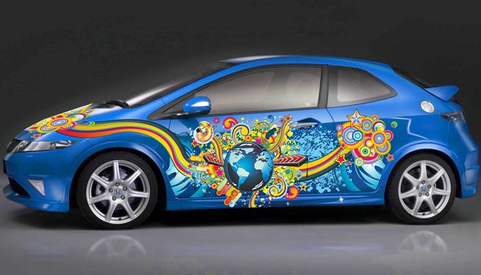 наклейки на автомобиле