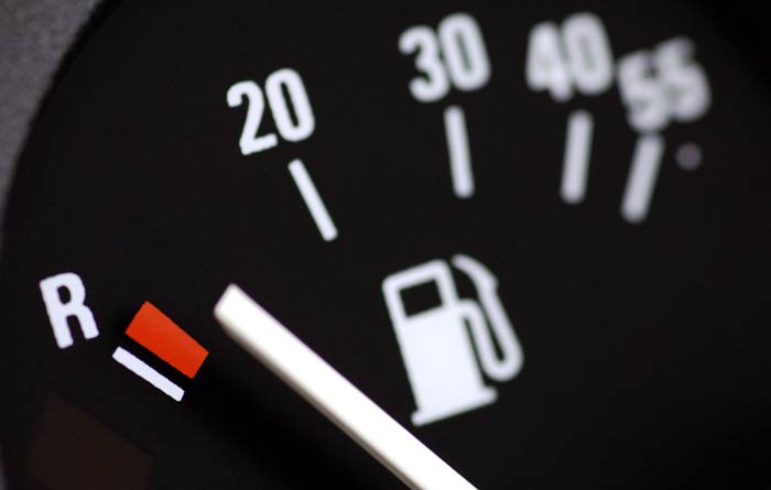 повышенный расход бензина - стрелка на нуле