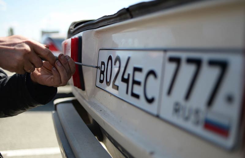 отдаем номер автомобиля на хранение в гибдд