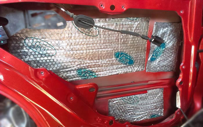 шумка дверей автомобиля - наносим вибропласт